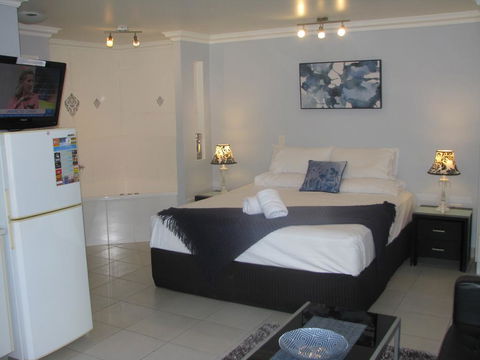 Charm City Motel - Australian Directory 3