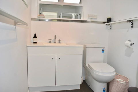 Charming 1 Bedroom Apartment In Leafy Green Hawthorn - Australian Directory 0
