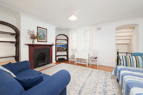Charming Centrally Located 2 Bedroom Accommodation - Australian Directory 0