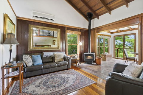 CHRISTOPHERS COTTAGE - Australian Directory 1