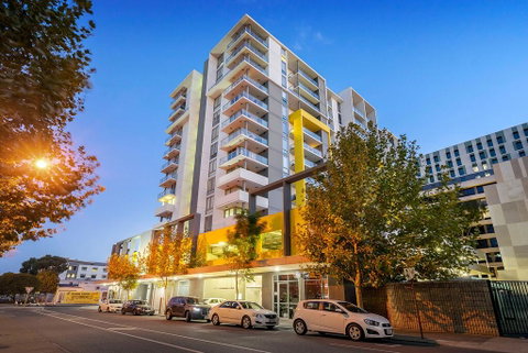 City Rest With Views - High Up Sleeps 4 + Parking - Australian Directory 2