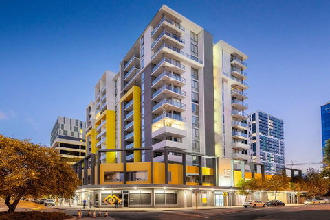 City Rest With Views - High Up Sleeps 4 + Parking - Australian Directory 1