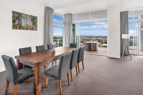 City-Centre Apartment With River Views And Balcony - Australian Directory 3
