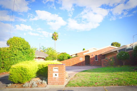 Classic Double Brick Garden House - Australian Directory 1