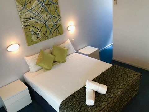 Cleveland Bay Air Motel - Australian Directory 3