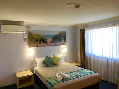 Cleveland Bay Air Motel - Australian Directory 1