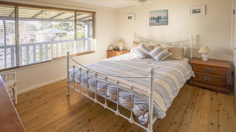 Clissold Street 11 Mollymook - Australian Directory 2