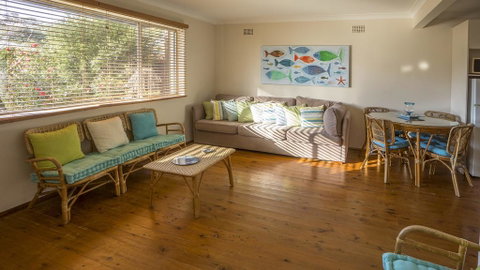 Clissold Street 11 Mollymook - Australian Directory 1