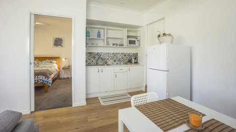 Clyde Studio 53, Mollymook - Australian Directory 0