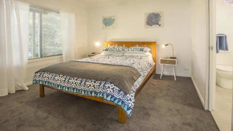Clyde Studio 53, Mollymook - Australian Directory 2