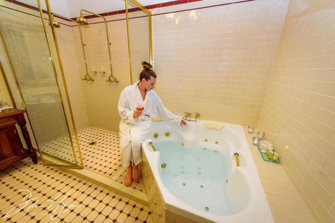 Cobb & Co Court Boutique Hotel - Australian Directory 2