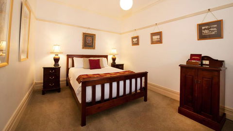 Cobb & Co Court Boutique Hotel - Australian Directory 3