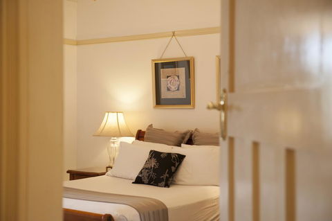 Cobb & Co Court Boutique Hotel - Australian Directory 0