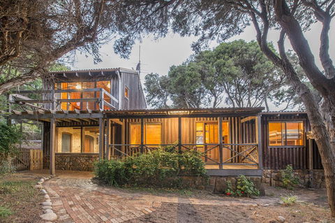 Coleys Beach House Yallingup - Australian Directory 2