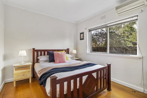 Comfy One-bedroom Unit Between City And Airport - Australian Directory 2