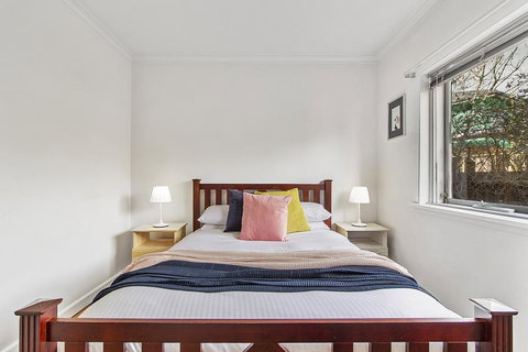 Comfy One-bedroom Unit Between City And Airport - Australian Directory 3