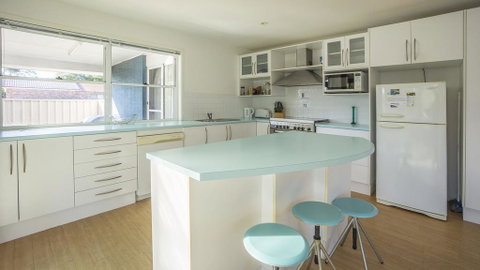 Conley Ave 8 Pet Friendly - OUTSIDE Only - Australian Directory 2
