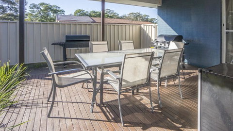 Conley Ave 8 Pet Friendly - OUTSIDE Only - Australian Directory 0