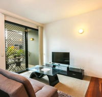 Contemporary 1 Bedroom Teneriffe Apartment with Pool and Gym - Australian Directory