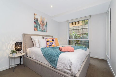 Convenience And Luxury In Carnegie - Australian Directory 3
