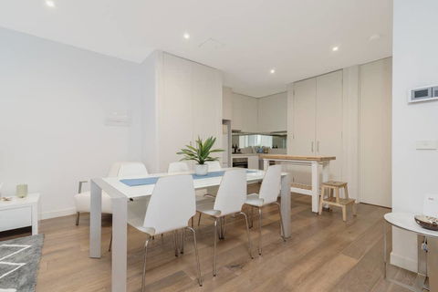 Convenience And Luxury In Carnegie - Australian Directory 1