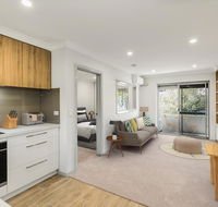 cool quiet modern secure walking distance to Perth and landmarks