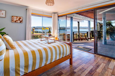 Coota Views Unit - Australian Directory 1