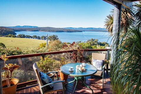 Coota Views Unit - Australian Directory 2