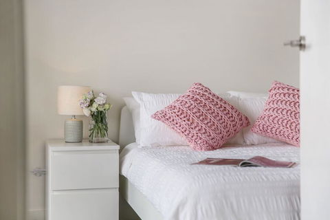 Cosy 3BR Penthouse Close To Westfield And Train - Australian Directory 0