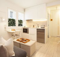 Cosy Flat in Art Deco Building Minutes From City - Australian Directory