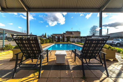 Country Gardens Motel - Australian Directory 2