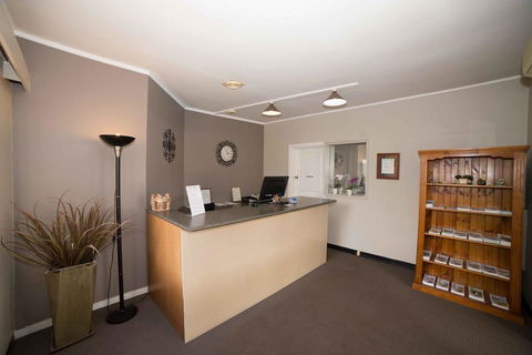 Country Gardens Motel - Australian Directory 3