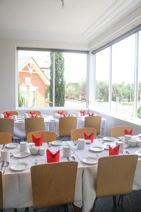 Cowra Motor Inn - Australian Directory 3