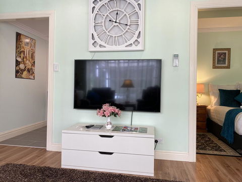 Curtis Falls Studio-Apartment - Australian Directory 2