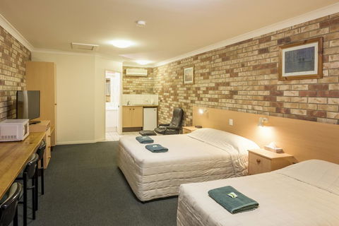 D'Aguilar Hotel Motel - Australian Directory 3