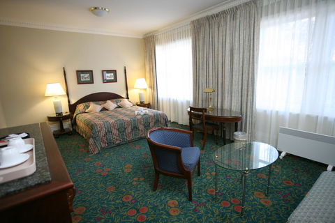 Darcy's Hotel - Australian Directory 1
