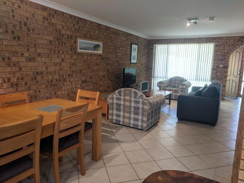 DAVIES STREET 3/14 MOLLYMOOK - Australian Directory 1