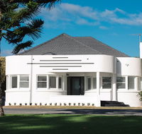Deco Beach Luxury Apartments - Australian Directory