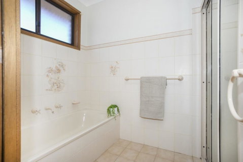 Deering 106, ULLADULLA - Australian Directory 2