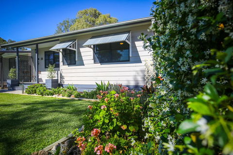 Dell-Lee Cottage - Australian Directory 0