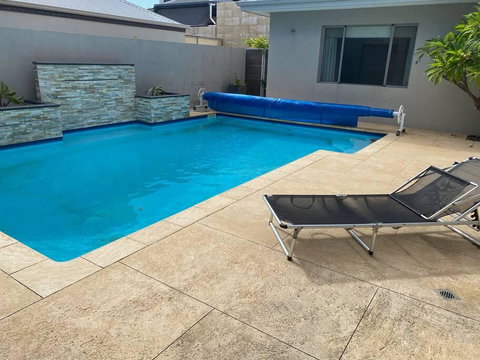 Delux Living In Wannanup - Australian Directory 0