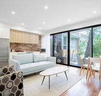 Designer Taste 2BR TownhouseHawthorn - Australian Directory