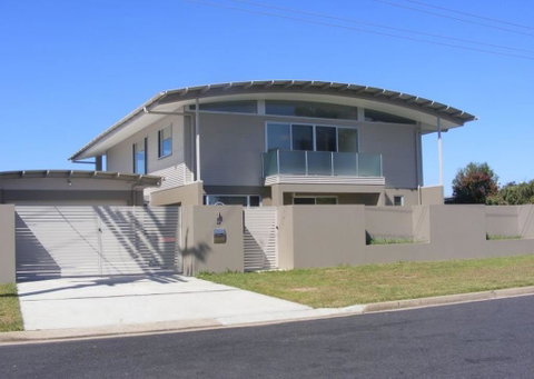 Dew On Lakeview Street - Australian Directory 0
