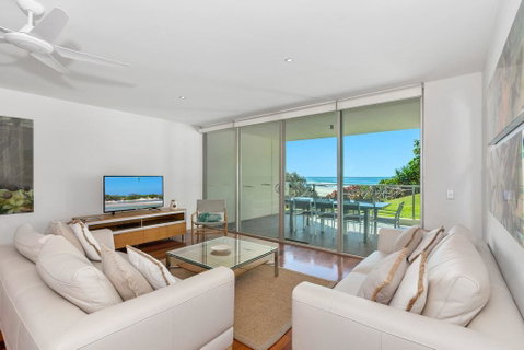 DIRECT BEACH ACCESS - 3 BED APART - CABARITA BEACH - Australian Directory 1