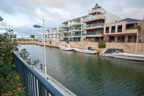Dolphin Quay Apartment-3 Bedroom - Australian Directory 3