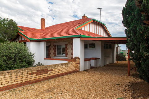 Doreen's - Australian Directory 2