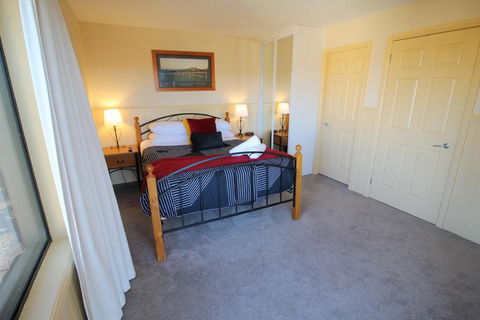 Dromaius 5 - Great Views Of The Snowy Mountains - Australian Directory 3