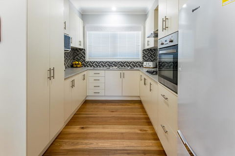 EAGLE VIEW UNIT 5 STAR - Australian Directory 3