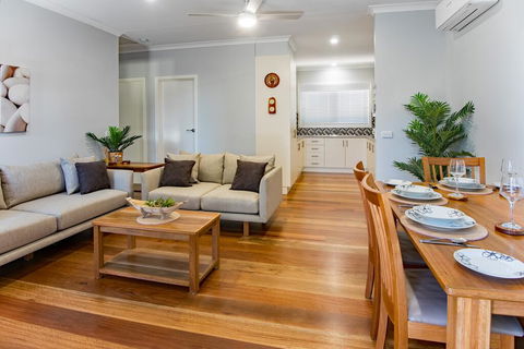 EAGLE VIEW UNIT 5 STAR - Australian Directory 1