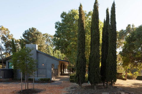 East Wing - Australian Directory 0